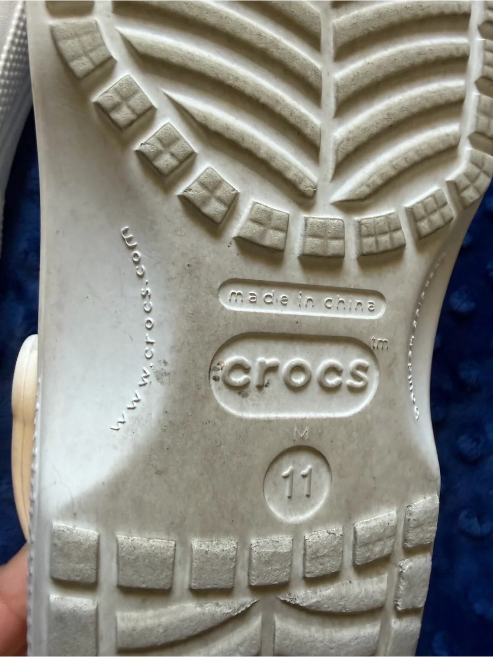 CROCS Men’s Classic Clog in White with Jibbitz Charms | Size 11